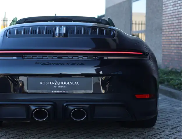 Porsche 911 view 13