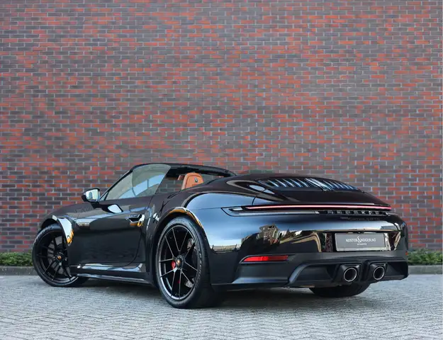 Porsche 911 view 2