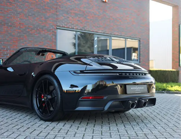 Porsche 911 view 10