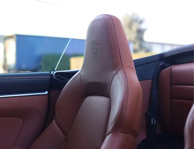 Porsche 911 view 4
