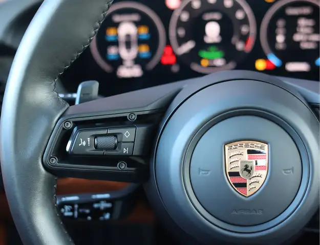 Porsche 911 view 30