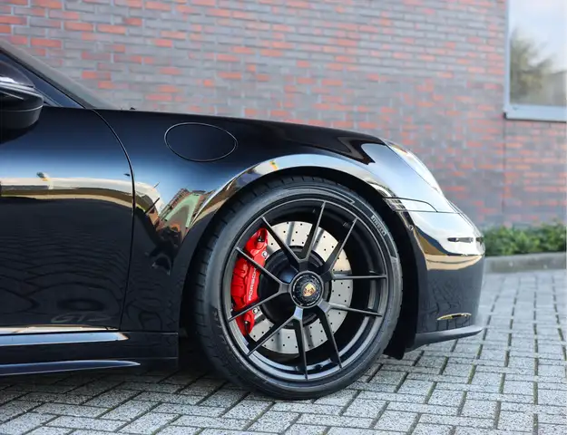 Porsche 911 view 19
