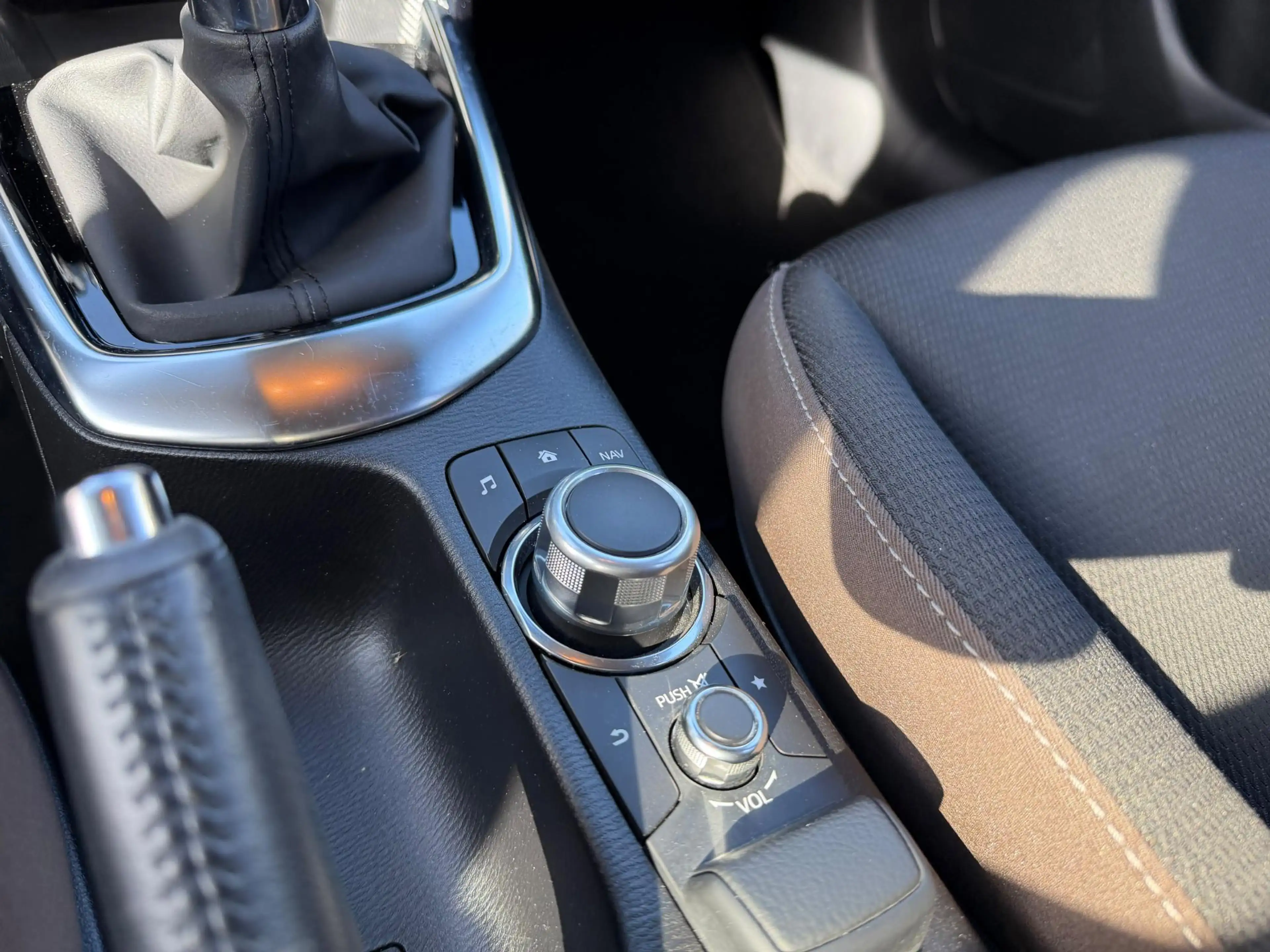Mazda 2 1.5 Skyactiv-G Comfort — photo 9