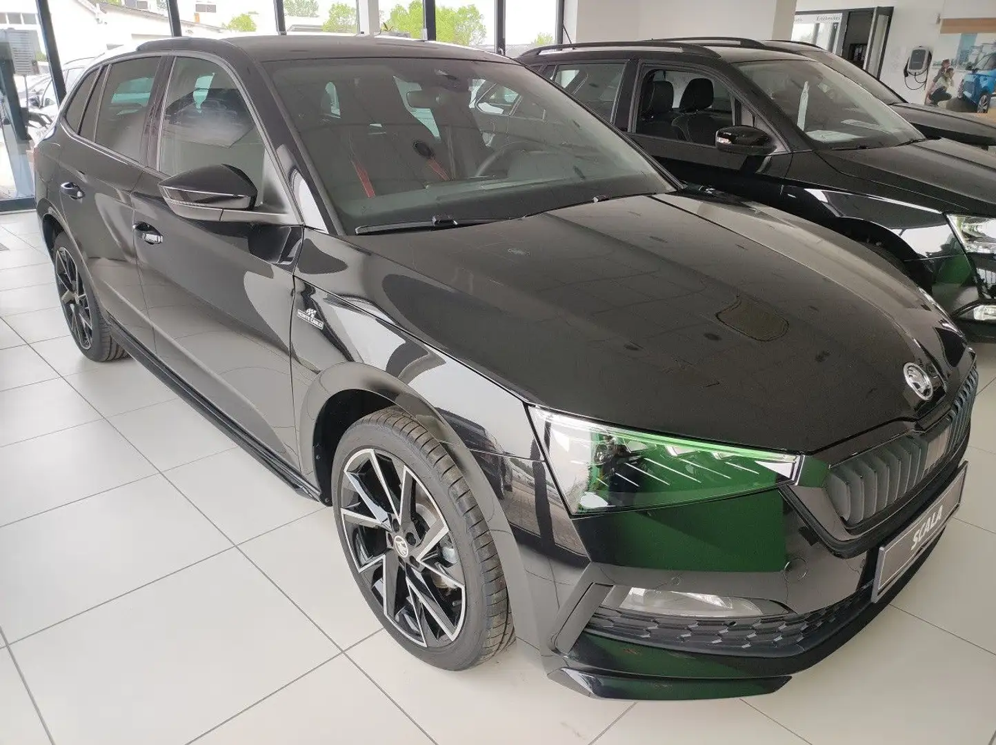Skoda Scala 1.5 TSi DSG Monte Carlo AHK LM18 Navi Kam Noir - 1
