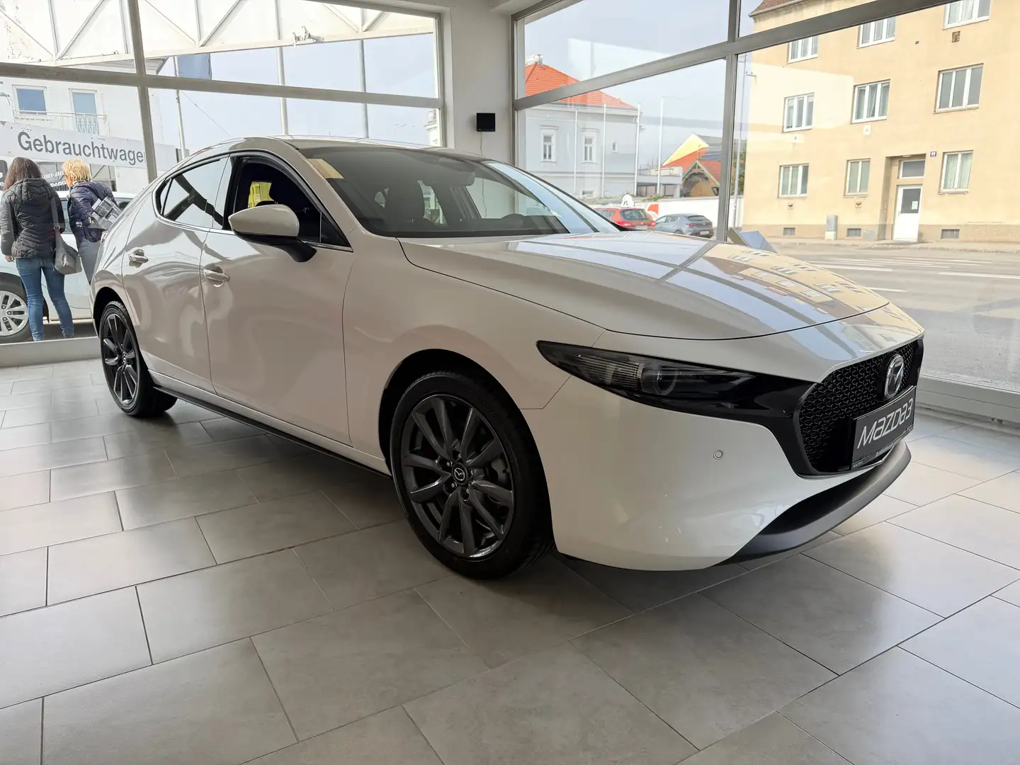Mazda 3 e-Skyactiv-G140 Centre-Line Aut.+ Design Paket Weiß - 1