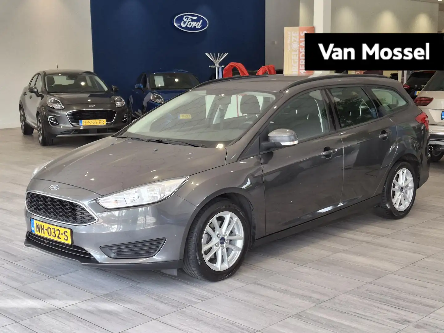Ford Focus Wagon 1.0 Trend Grijs - 1