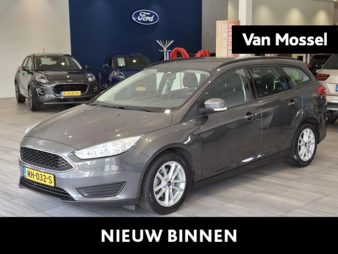 Ford Focus Wagon 1.0 Trend Grijs - 1