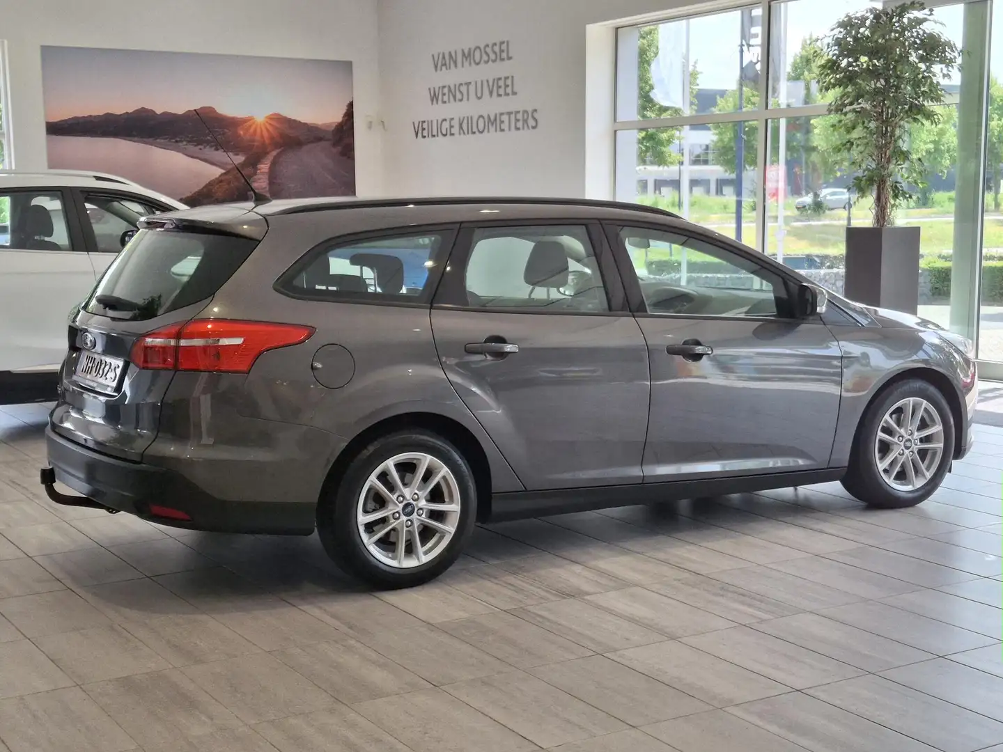 Ford Focus Wagon 1.0 Trend Grijs - 2