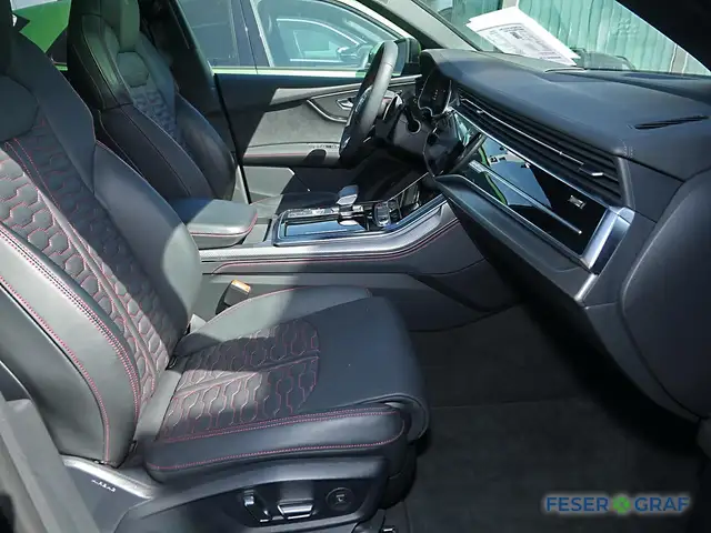 Audi Q8 view 5
