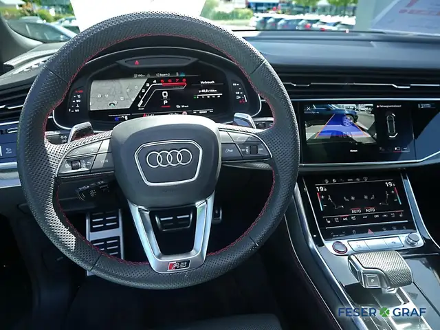 Audi Q8 view 4
