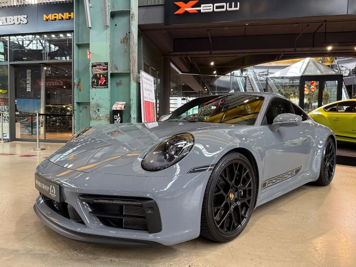 Porsche 992 Carrera 4 GTS /PDLS+/Carbon/BOSE/LIFT Grau - 2