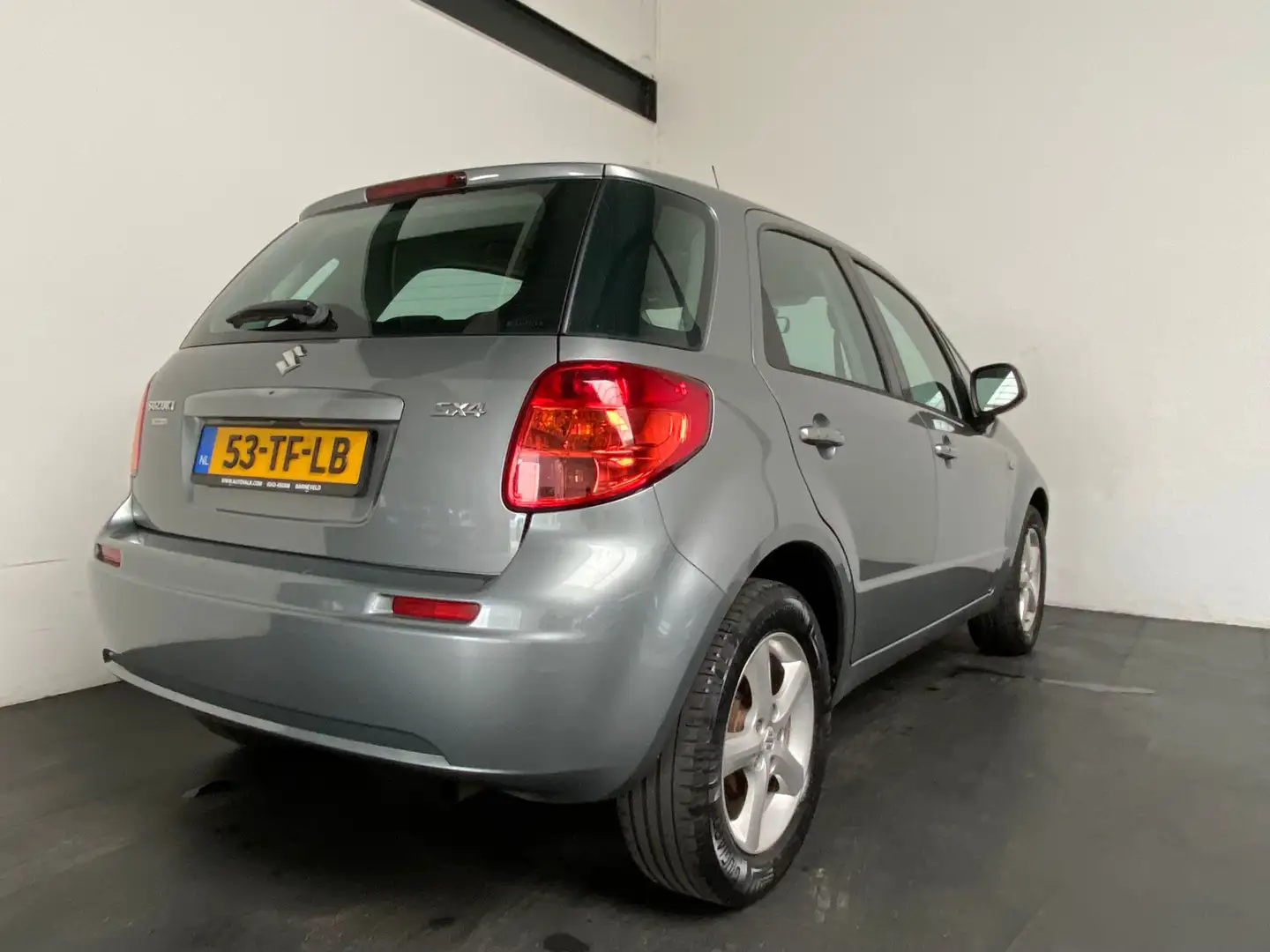 Suzuki SX4 1.6 Exclusive Gris - 2