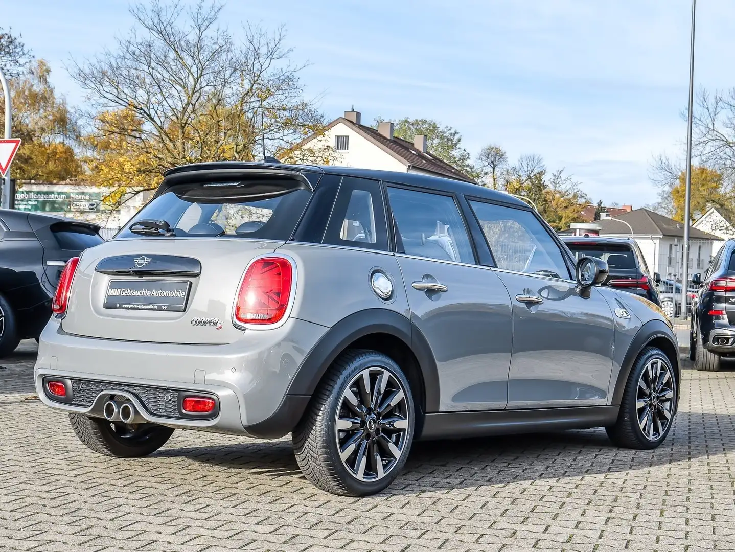 MINI Cooper S 5-Türer Chili Multi Display Navi LED RFK DAB Grijs - 2