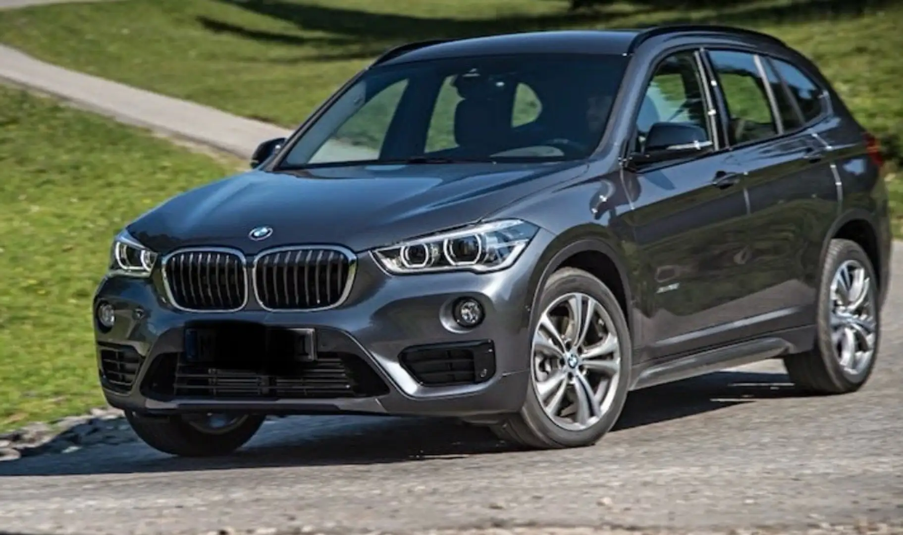 BMW X1 18 d xDrive Grau - 1