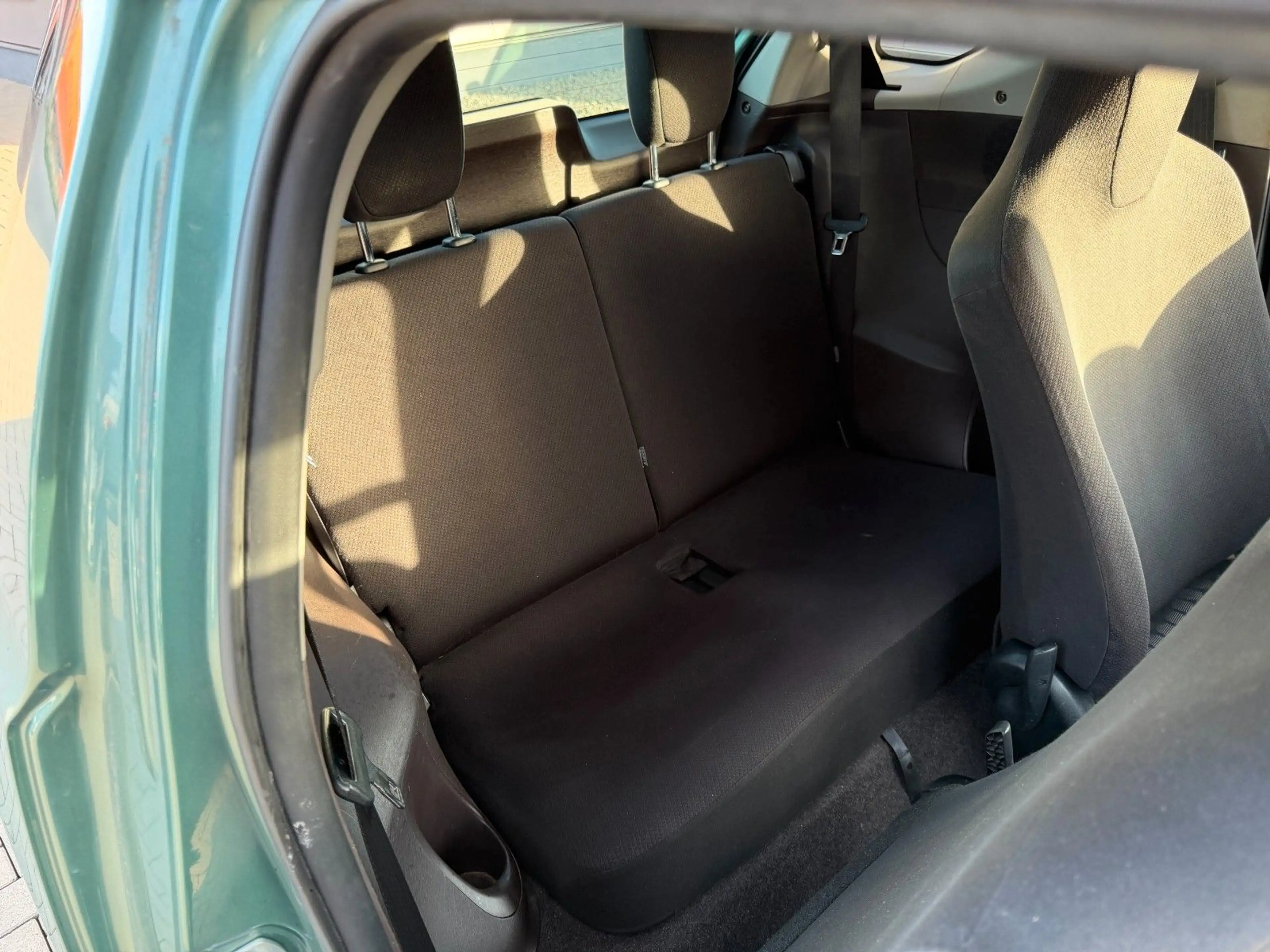 Toyota iQ / Klima / El. Fensterheber / AUX — photo 6