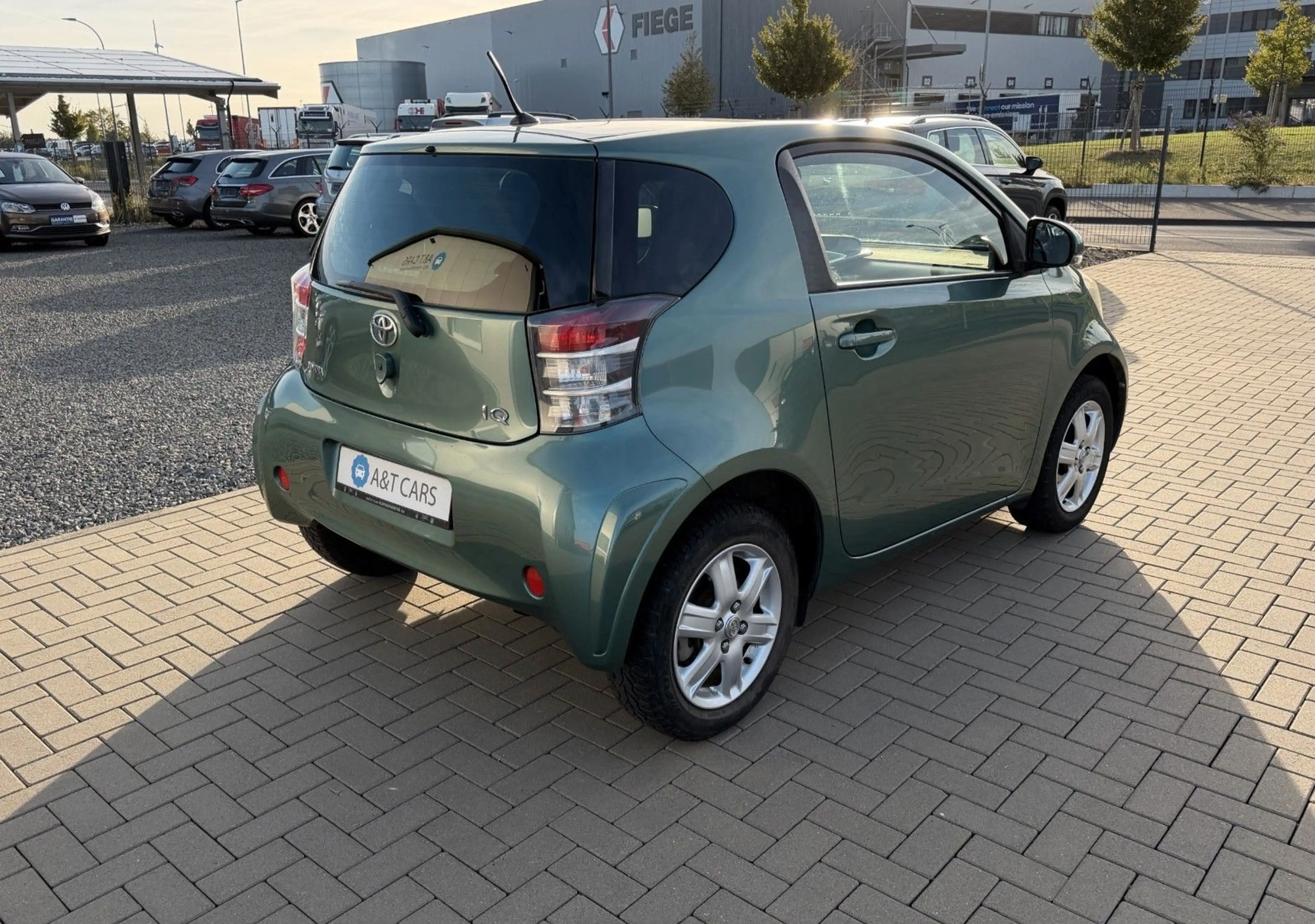 Toyota iQ / Klima / El. Fensterheber / AUX — photo 4