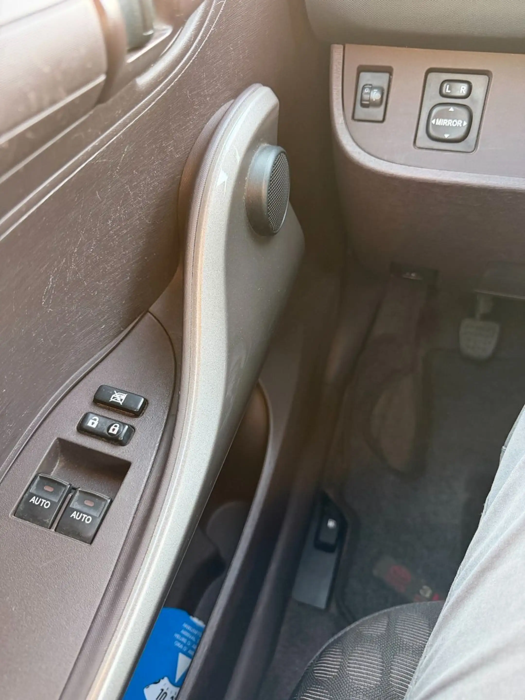 Toyota iQ / Klima / El. Fensterheber / AUX — photo 13