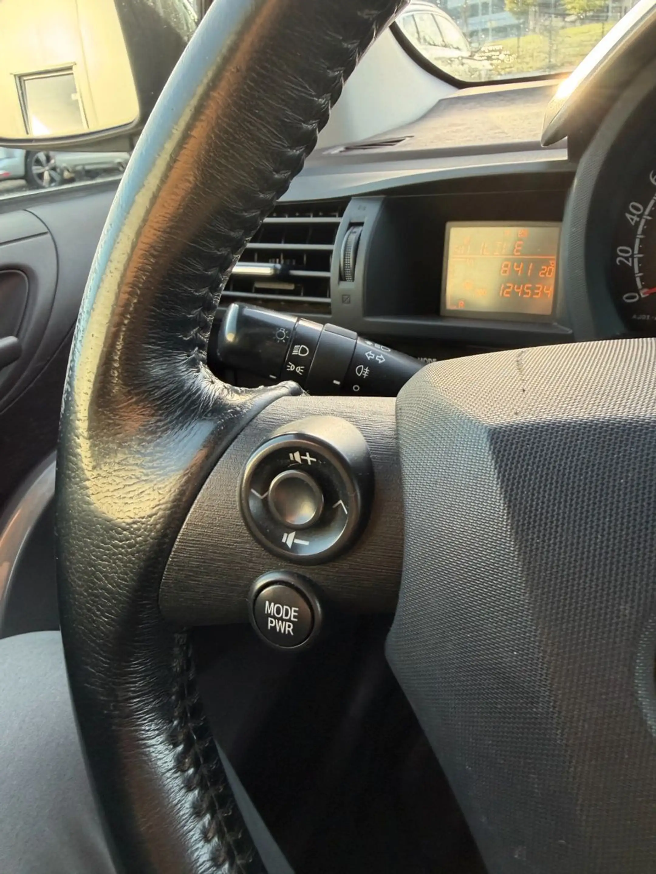 Toyota iQ / Klima / El. Fensterheber / AUX — photo 12