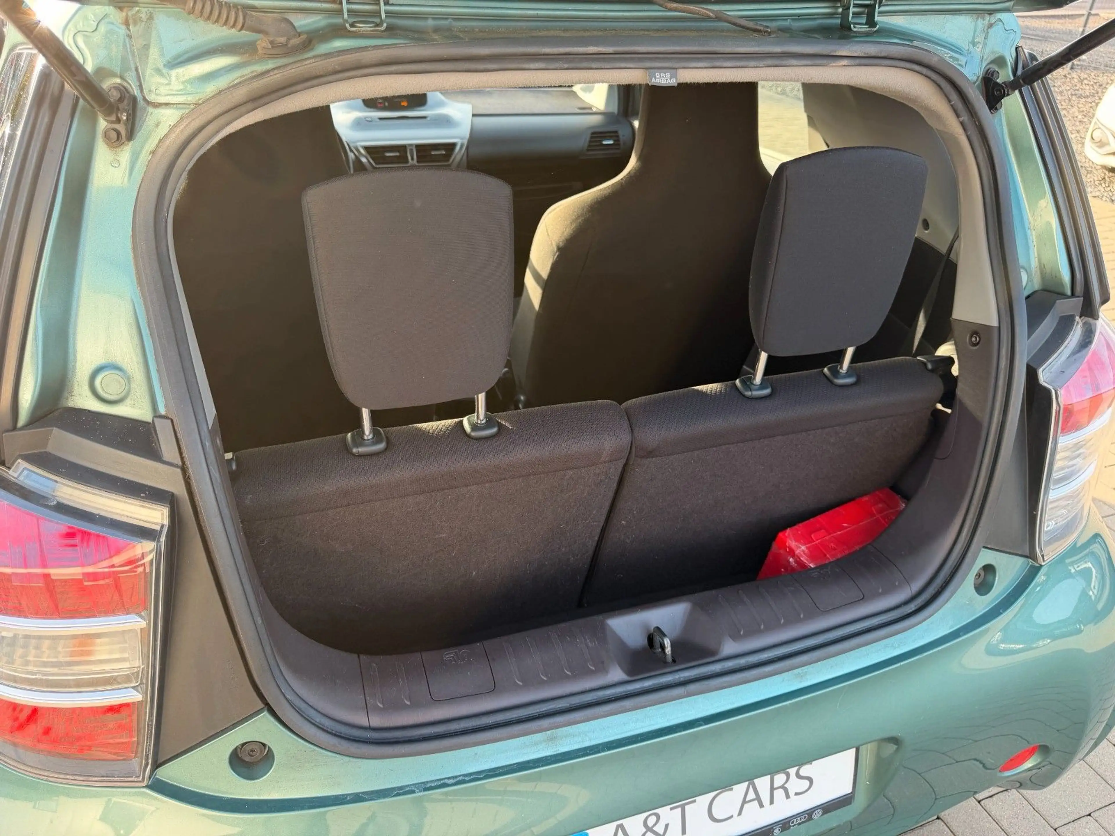 Toyota iQ / Klima / El. Fensterheber / AUX — photo 7