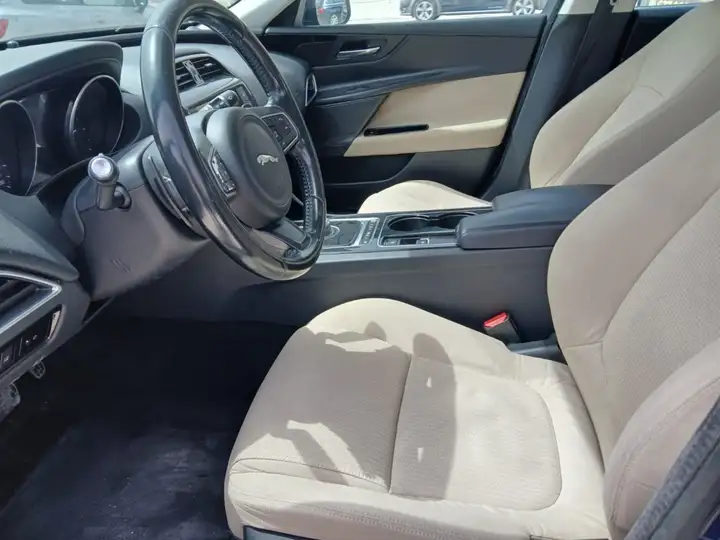 Jaguar XE 2.0 Diesel Prestige 2016, foto 5