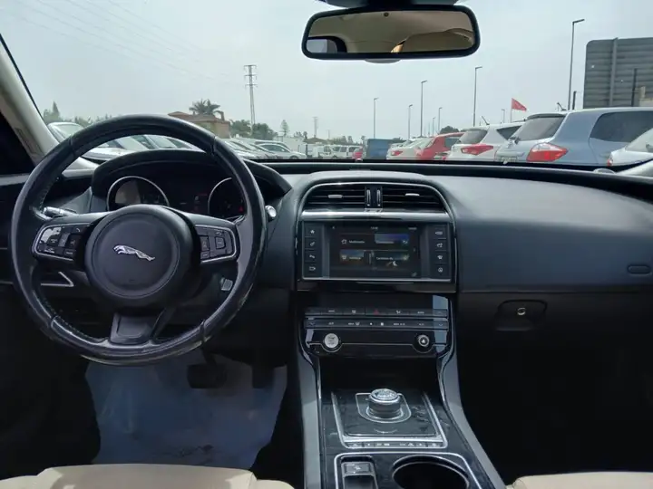 Jaguar XE 2.0 Diesel Prestige 2016, foto 11