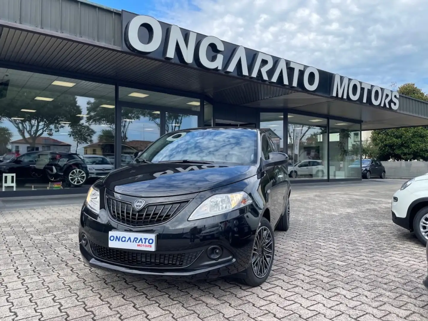 Lancia Ypsilon 1.0 FireFly 5 porte S&S Hybrid Oro #Clima.Auto Noir - 1