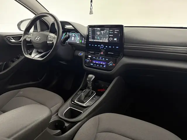 Hyundai Ioniq view 4