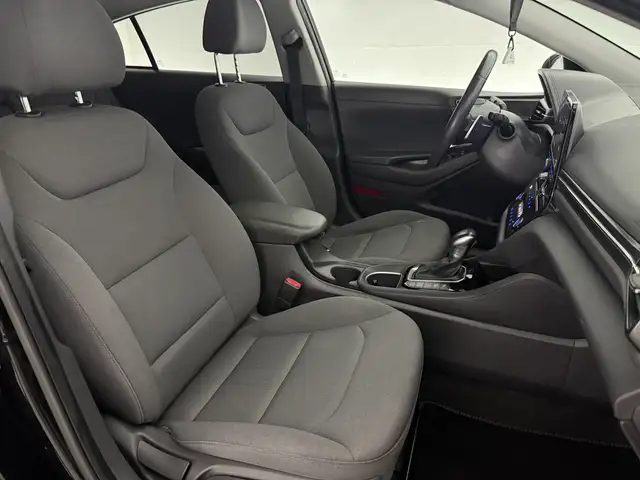 Hyundai Ioniq view 16