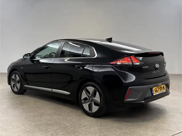 Hyundai Ioniq view 3