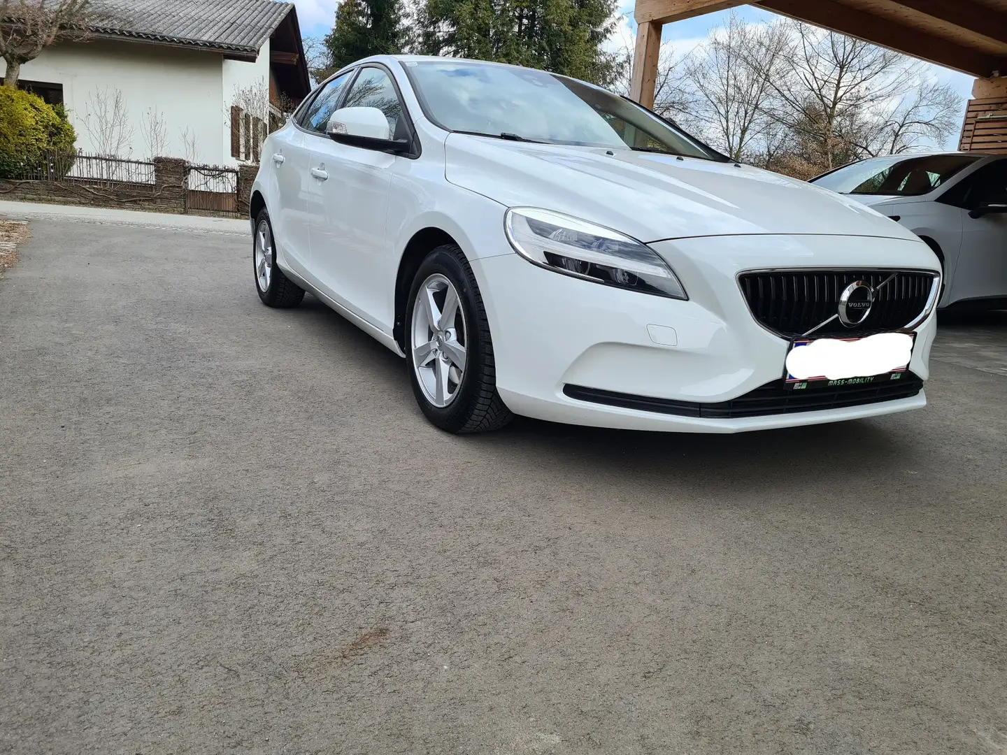 Volvo V40 T2 Kinetic Weiß - 2