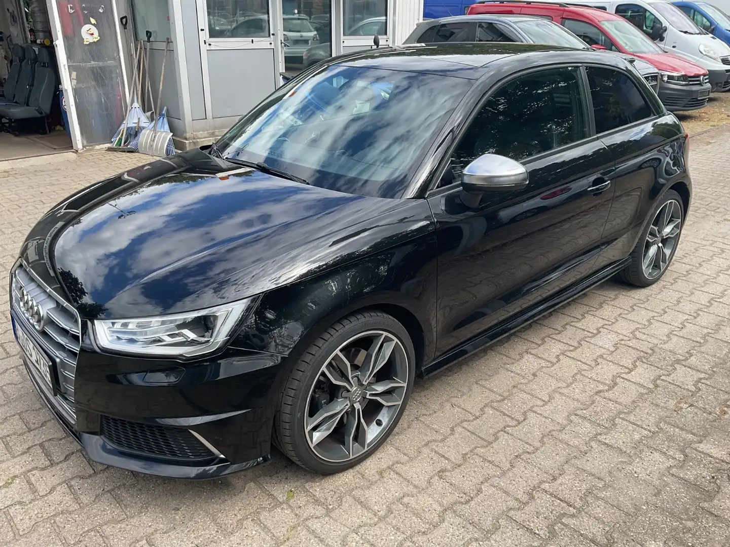 Audi S1 2.0 TFSI quattro Schwarz - 2