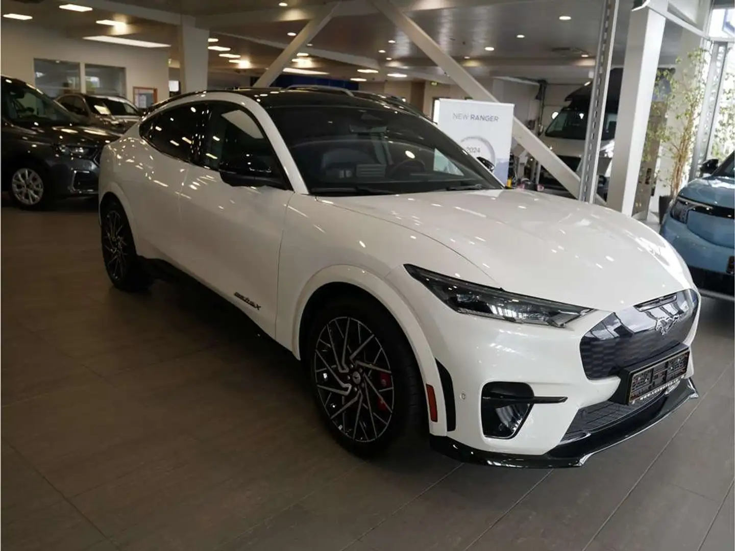 Ford Mustang Mach-E GT 99kWh Extended Range 487ch/258kW - A1 Biały - 2