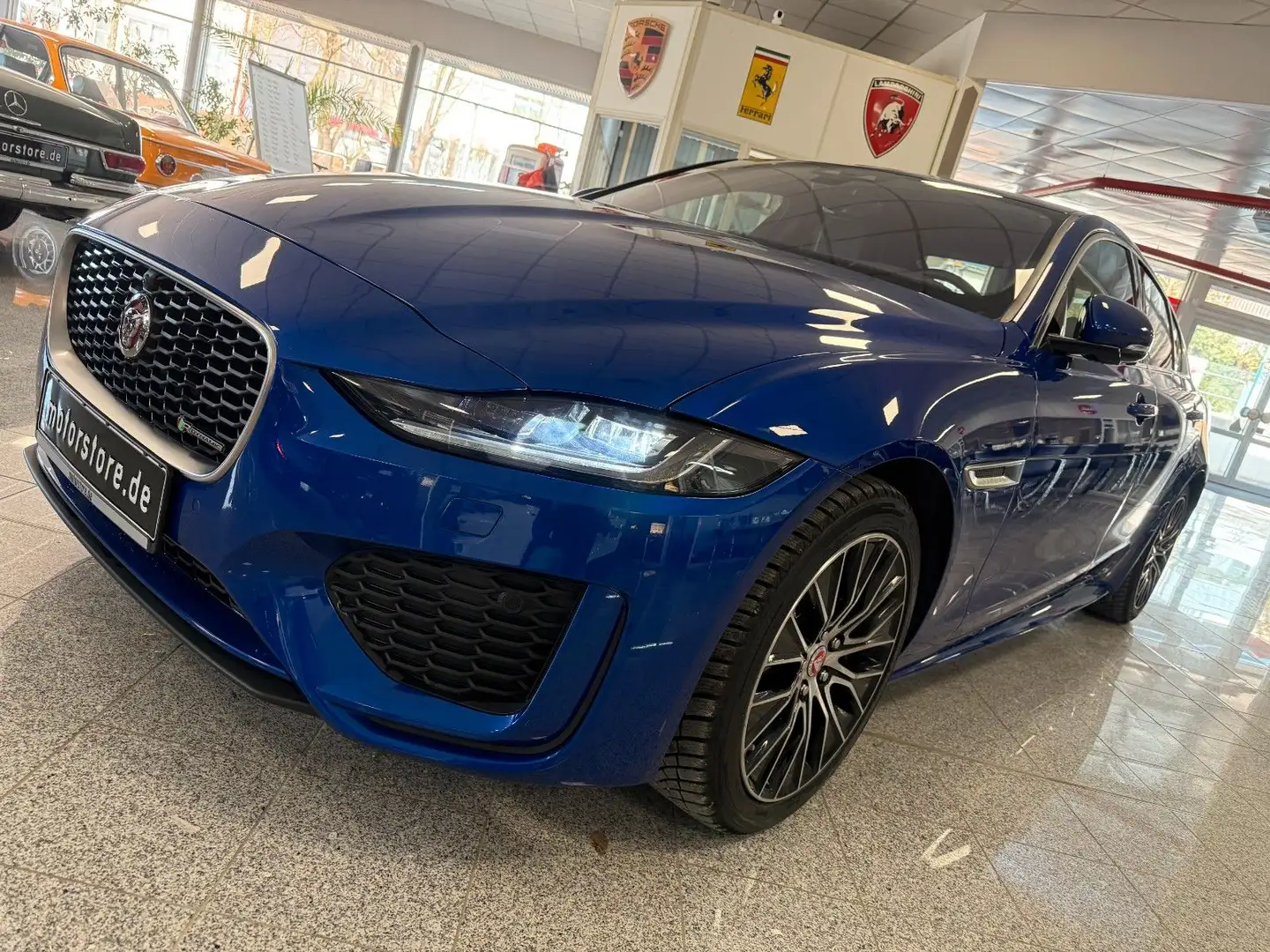Jaguar XE P300 AWD R-DYNAMIC S |49tK|1H|18"|360°CAM|LED Blau - 2