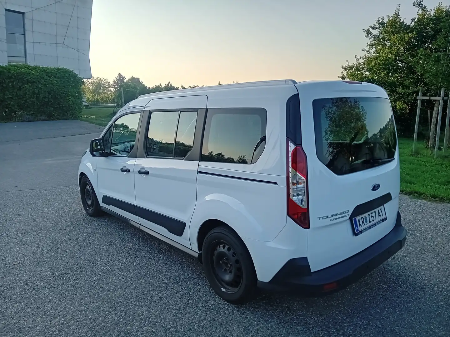 Ford Tourneo Connect Tourneo Connect Trend 1,5 TDCi L1 Aut. Trend Weiß - 2