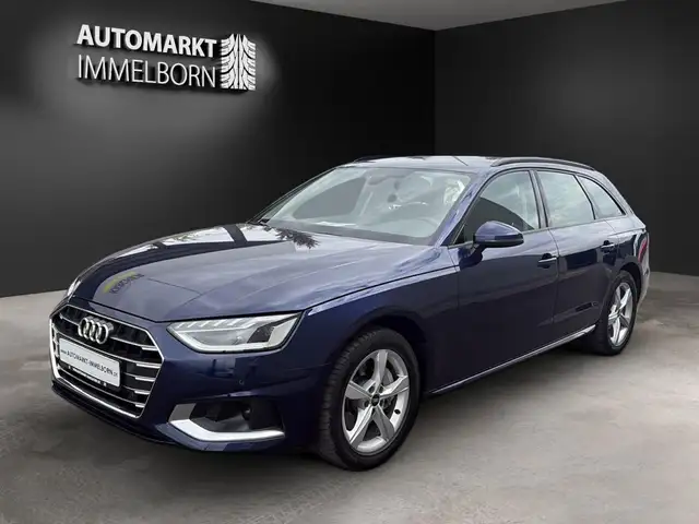 Audi A4 view 4