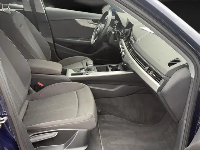 Audi A4 view 13