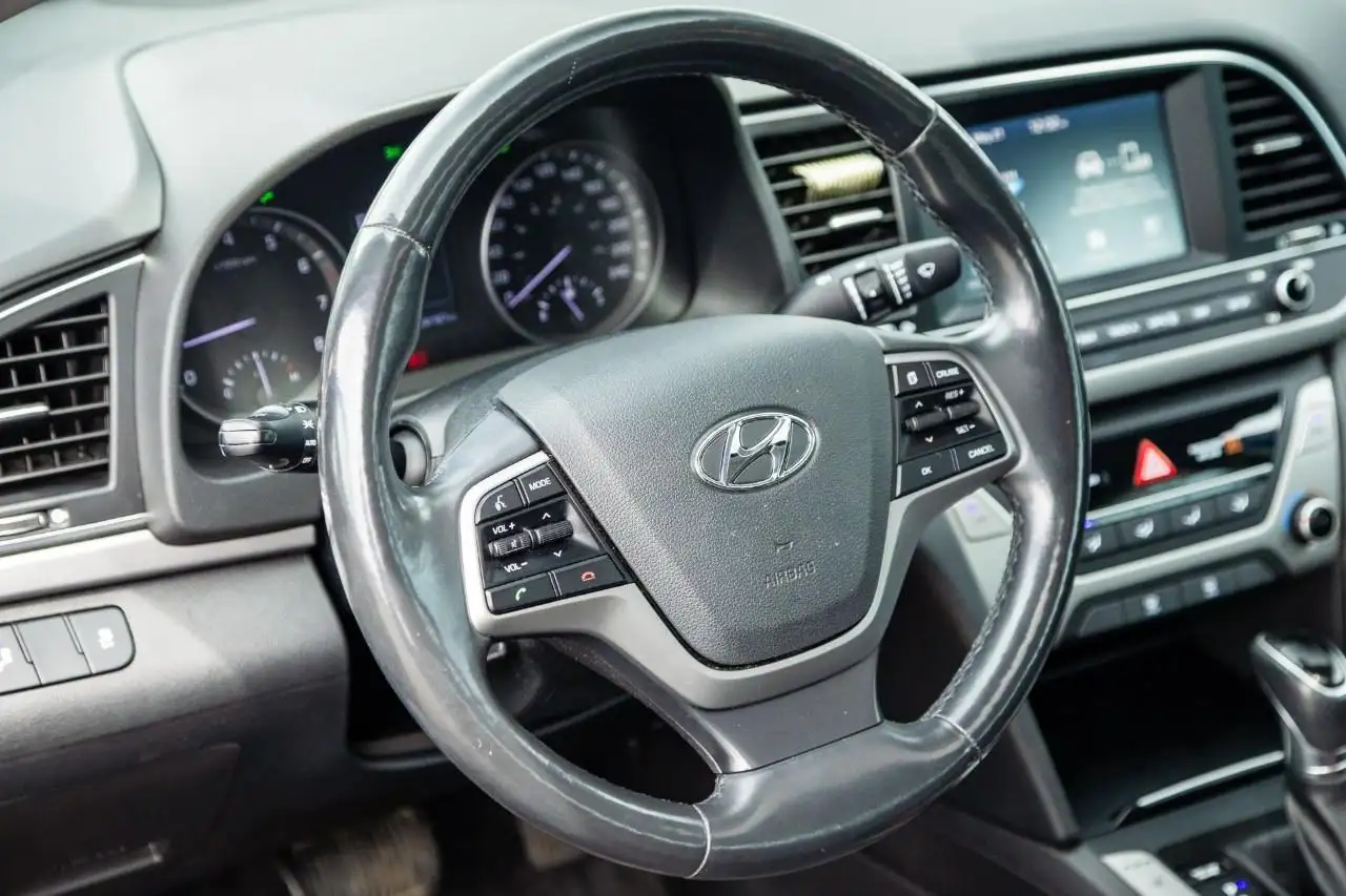 Hyundai ELANTRA снимка Hyundai ELANTRA