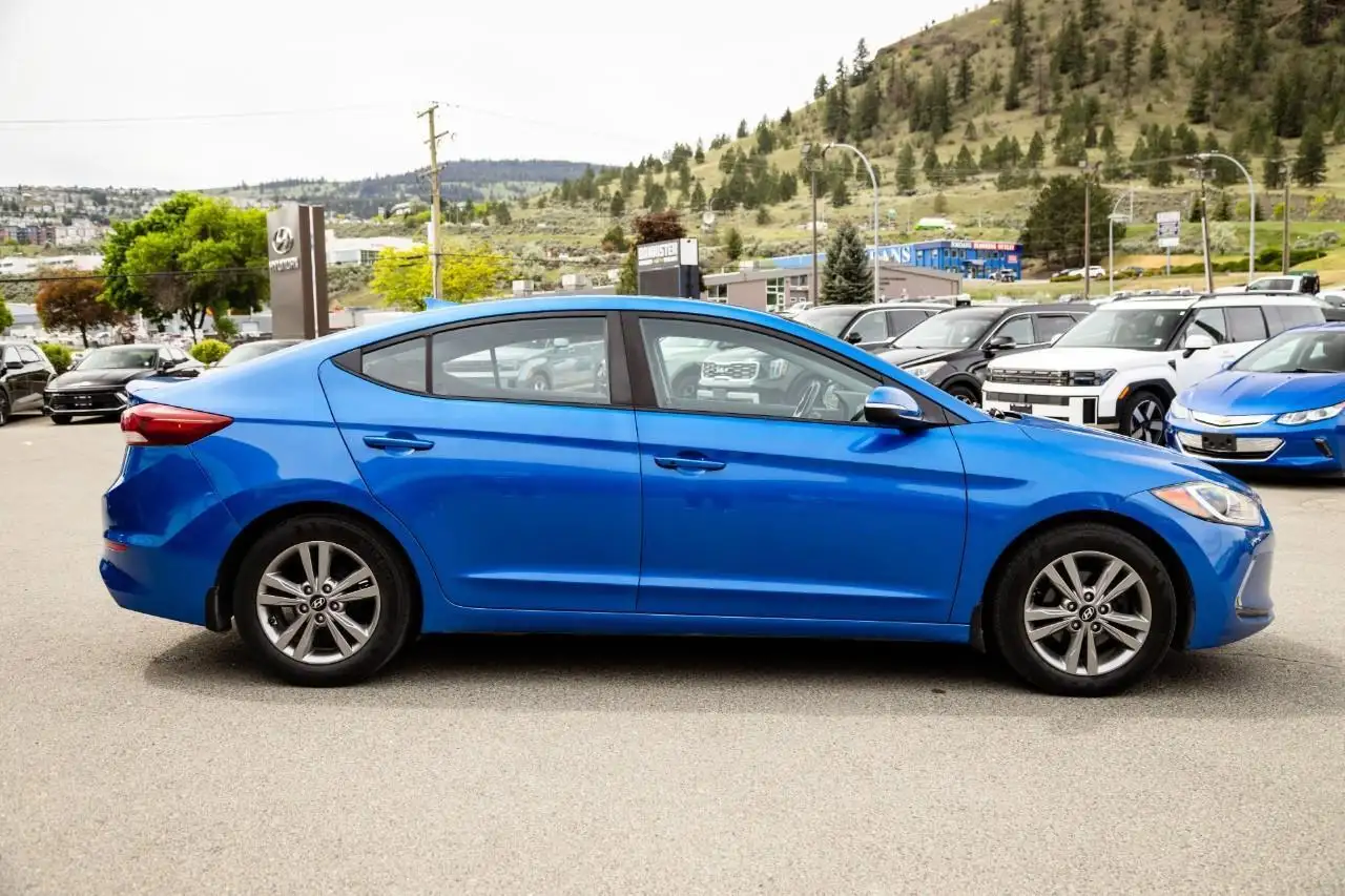 Hyundai ELANTRA снимка Hyundai ELANTRA