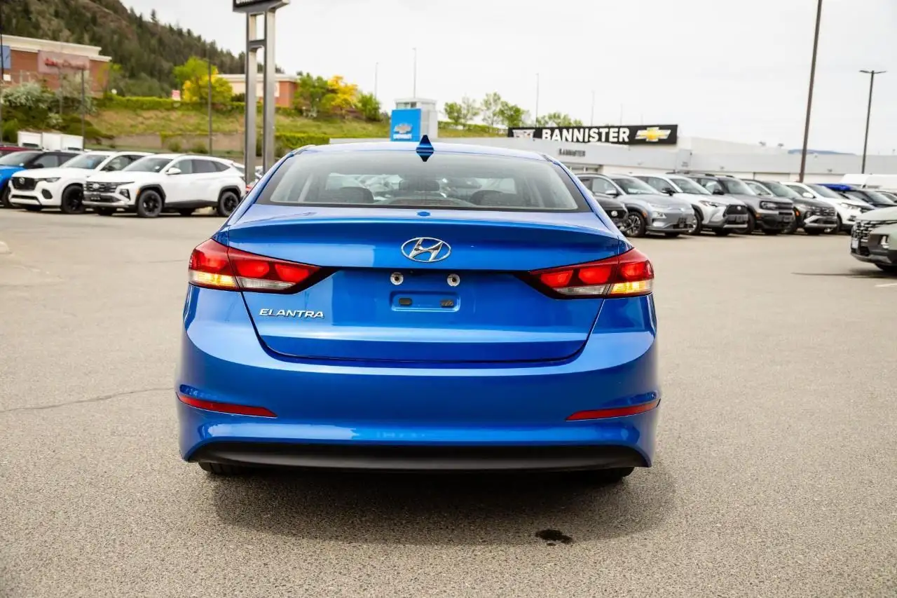 Hyundai ELANTRA снимка Hyundai ELANTRA