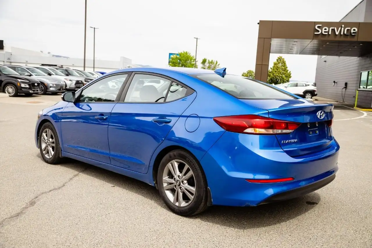 Hyundai ELANTRA снимка Hyundai ELANTRA