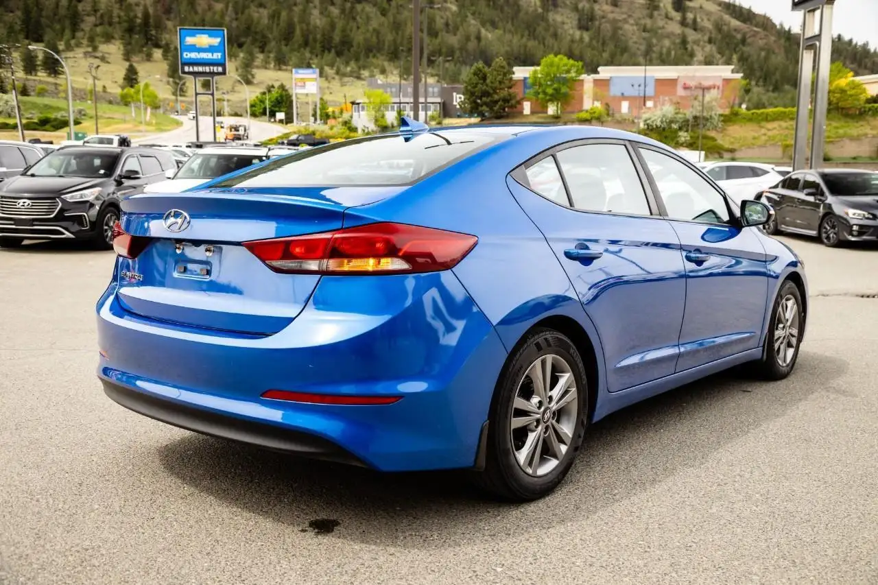 Hyundai ELANTRA снимка Hyundai ELANTRA