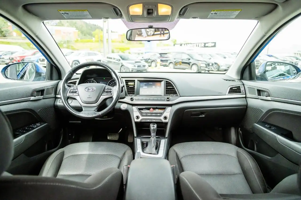 Hyundai ELANTRA снимка Hyundai ELANTRA