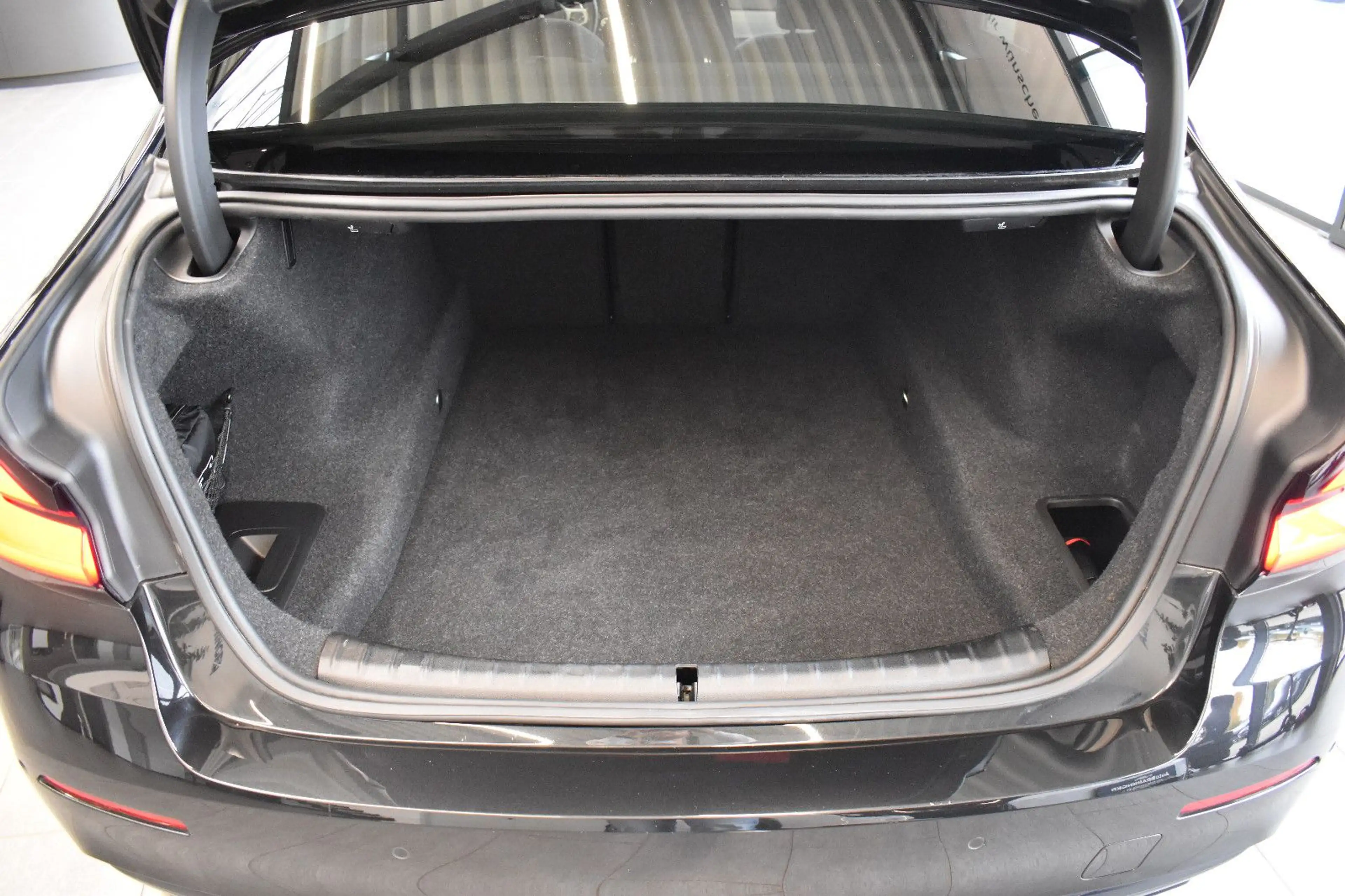 BMW 520 d Limo xDrive Autom. Laser~Live~HUD~Leder~RFK — photo 12