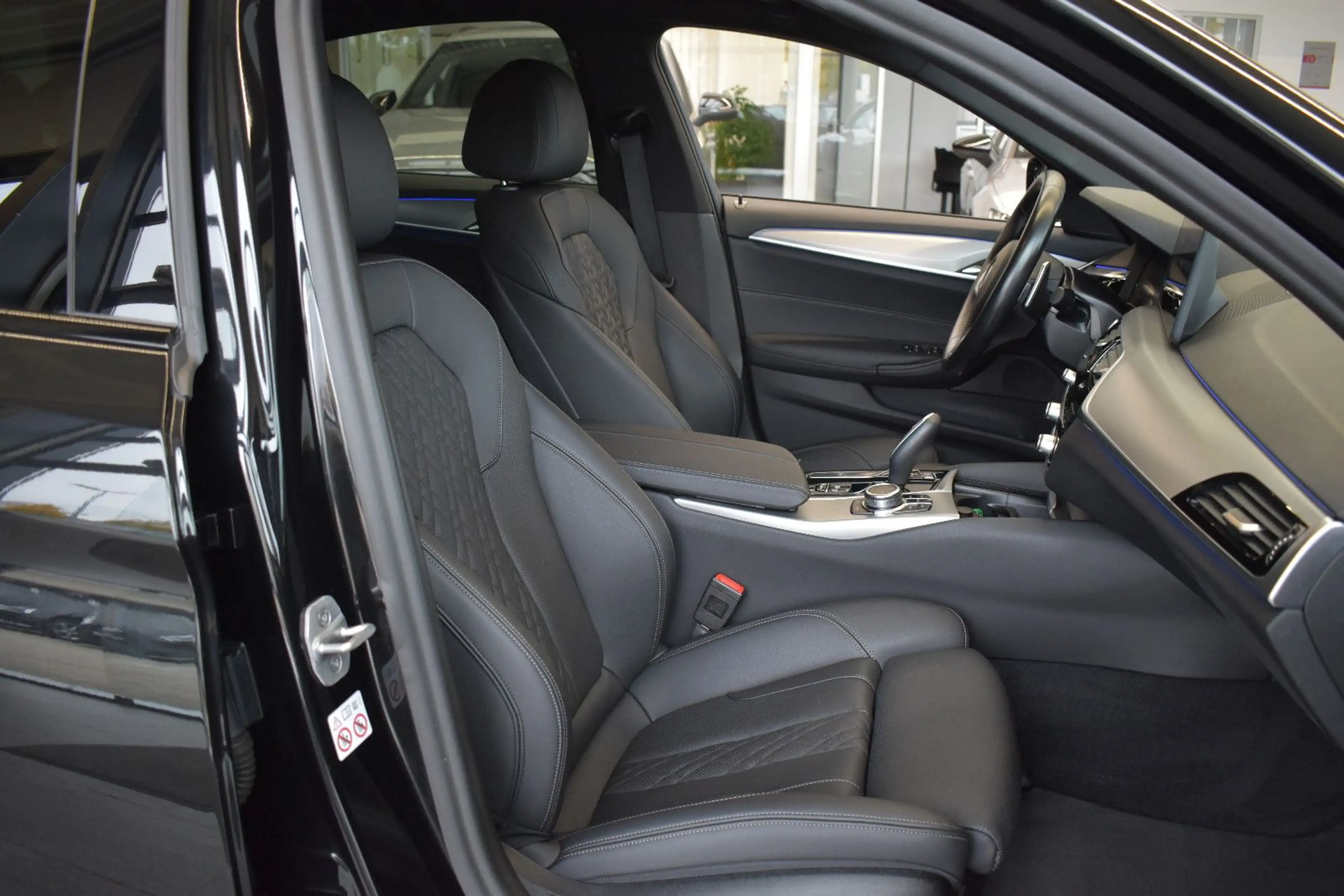 BMW 520 d Limo xDrive Autom. Laser~Live~HUD~Leder~RFK — photo 9