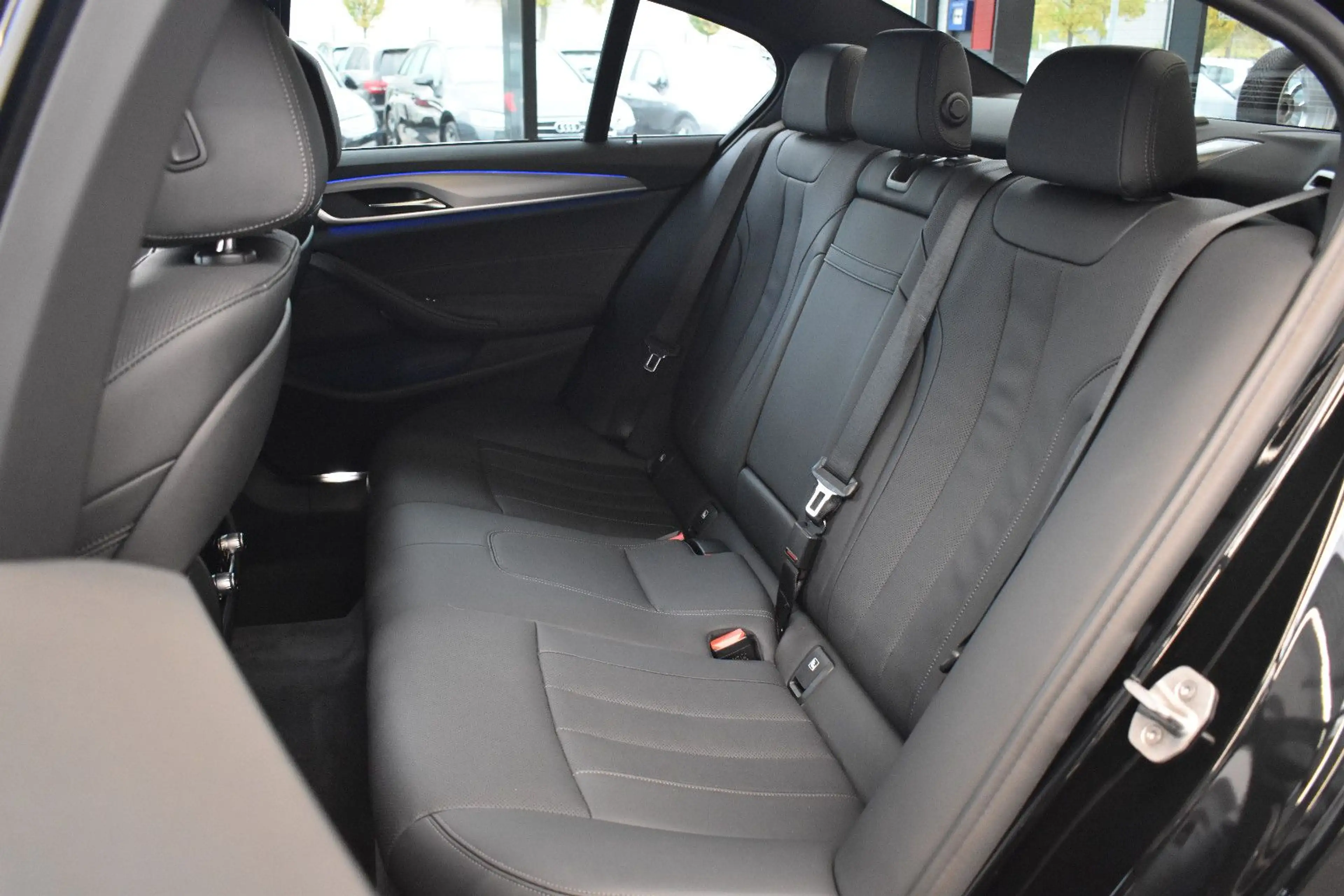 BMW 520 d Limo xDrive Autom. Laser~Live~HUD~Leder~RFK — photo 11