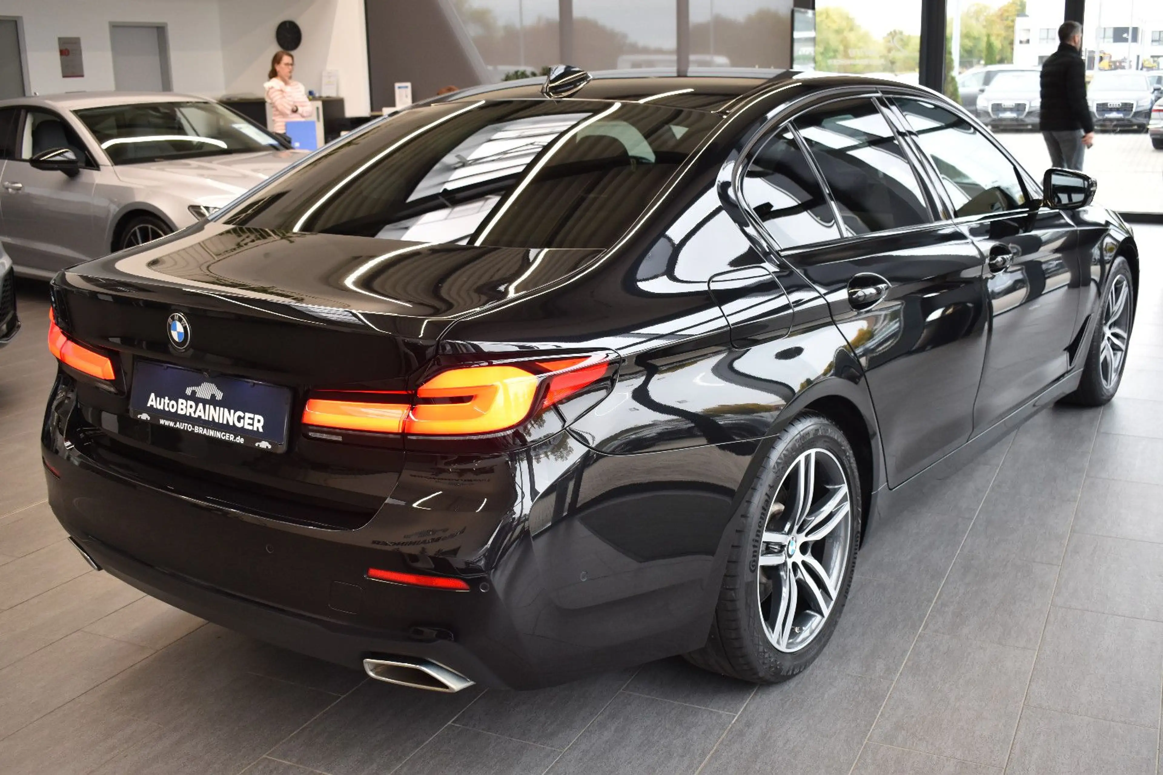 BMW 520 d Limo xDrive Autom. Laser~Live~HUD~Leder~RFK — photo 2