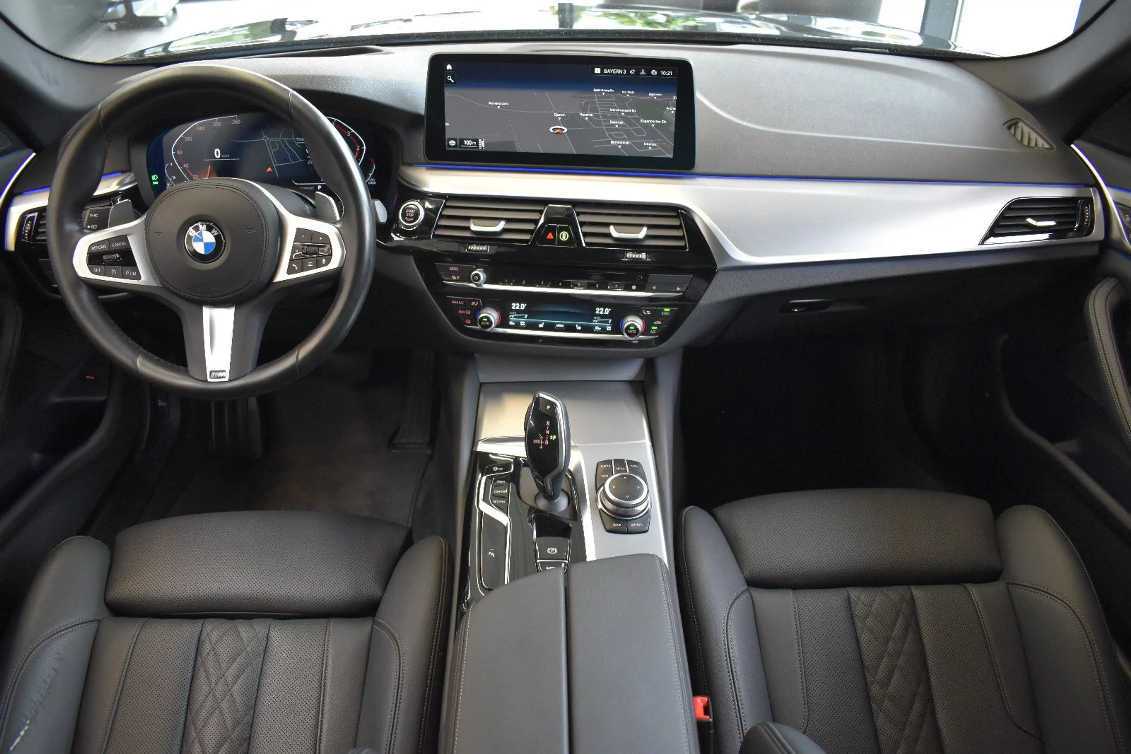 BMW 520 d Limo xDrive Autom. Laser~Live~HUD~Leder~RFK — photo 3