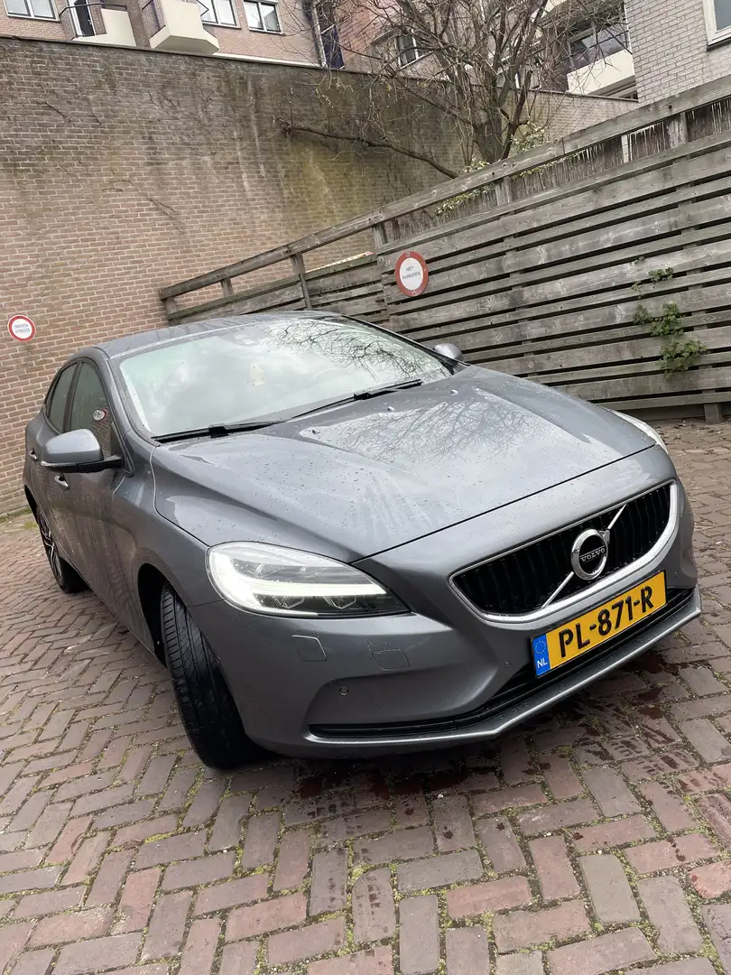 Volvo V40 2.0 D2 Nordic+ Grijs - 1