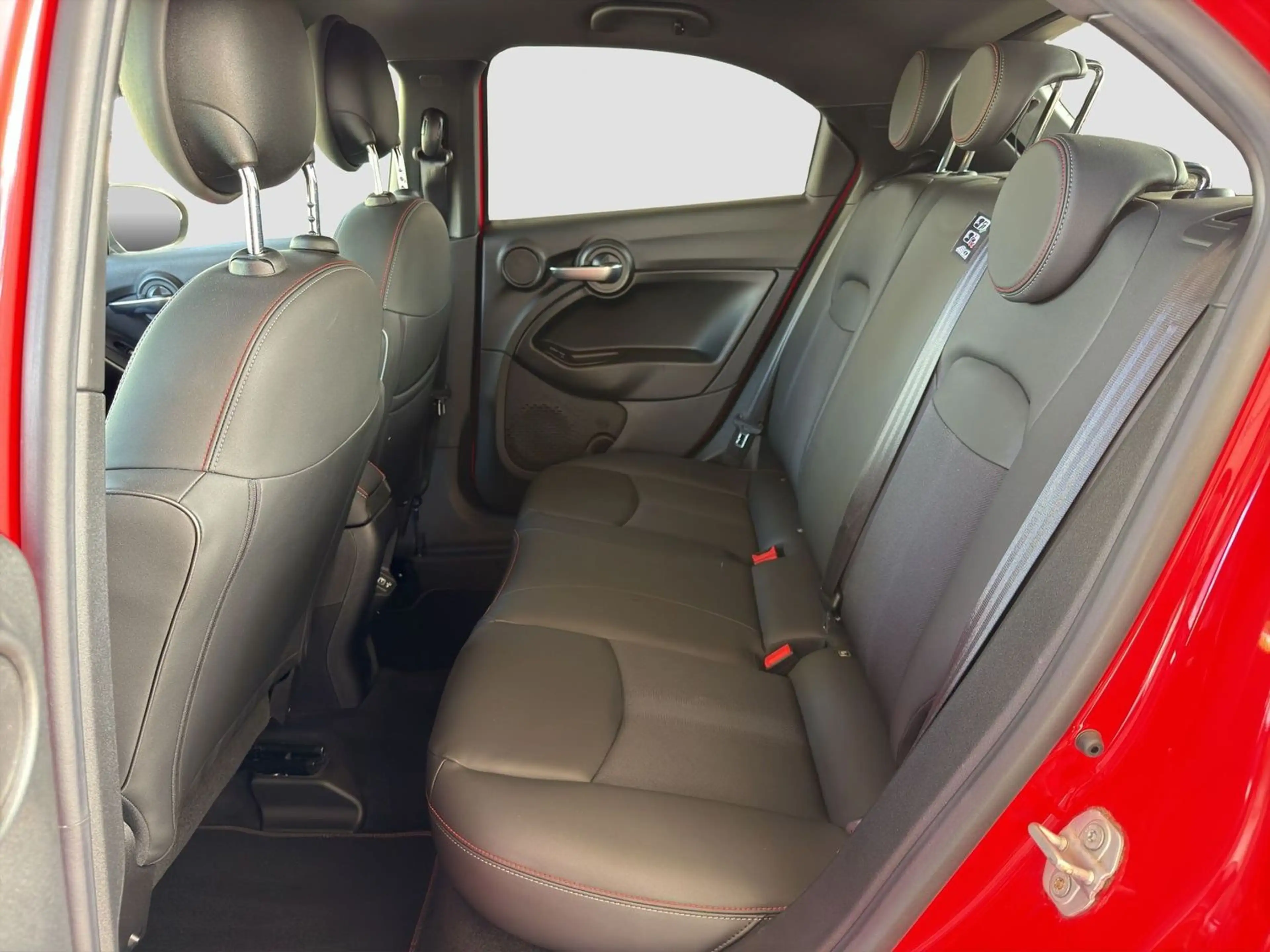Fiat 500X Sport Navi LED Sitzheizung R-Cam PDSC v+h — photo 13