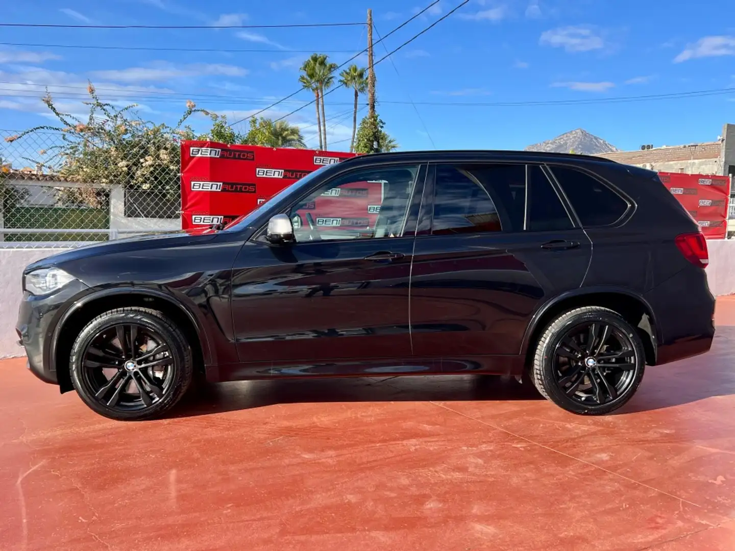 BMW X5 M M50dA Schwarz - 2